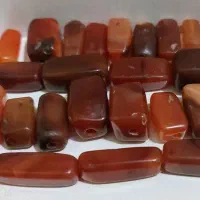 مُهره های عقیق کهنه و خطی|کلکسیون اشیاء عتیقه|اهواز, کمپلو شمالی|دیوار