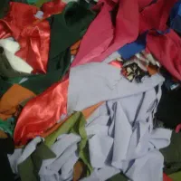 مقداری تکه پارچه خوش رنگ|لوازم خیاطی و بافتنی|سمنان, |دیوار