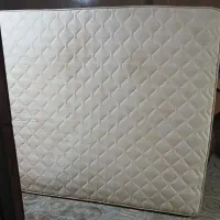 تشک دونفره تمیز ودوعدد تخت ی نفر در رامشیر