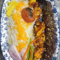 به یک نفر خانم جهت همکاری در غذای اماده نیازمندیم.