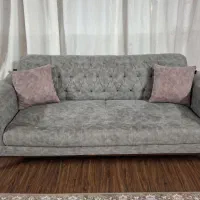 یک دست مبل هفت نفره و میز ناهارخوری شش نفره