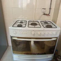 گاز پنج شعله فر با میز زیر تلویزیون