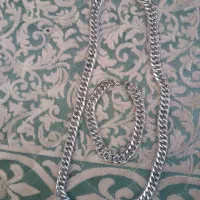 گردنبند و دستبند