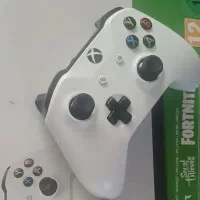 یک دسته ایکس باکس ONE S