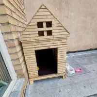 کلبه خانه گربه یا سگ چوبی پایه دار