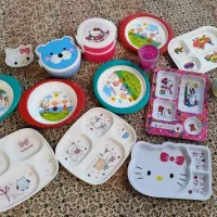 تعدادی ظروف غذای کودک نو و در حد نو