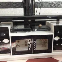 میز تلویزیون کار کرده