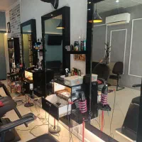 آینه آرایشگاه با فرم هایگلس ترک