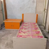 تخت خواب تکنفره  ام دی اف باکمد کنار تخت
