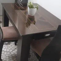 میز ناهار خوری و سه تا صندلی