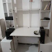 کتابخانه ومیز کامپیوتر