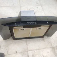 هود آشپزخانه رو کار درسا