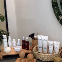 پاکسازی صورت فیشال و ابرسانی دست ( رایگان)