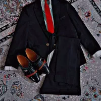 کت شلوار و کفش بچگانه