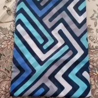 چند عدد روسری و یک عدد پارچه جنس ساتن سنگین