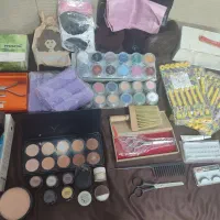 با سلام ،مقداری وسایل ارایشی نو با مناسب