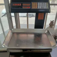 ترازو 30 کالباس بر محک کیلوی پند یخچال فوری