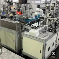 استخدام اپراتور در خط تولید ماسک سه لایه