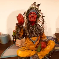 مجسمه سرخ پوست