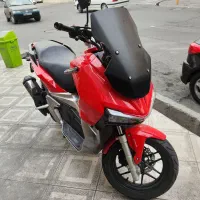 موتور سیکلت ای جی وی ۱۵۰ قرمز گوجه ای تک
