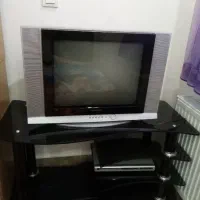 تلویزیون با میز تلویزیون