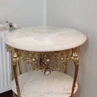 میز برنز در حد نو  کاملا سالم وتمیز