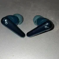 گوشی ها و جعبه ایرپاد sound core liberty 4 pro