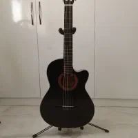 گیتار مشکی کلاسیک دیاموند نو ، پایه گیتار مشکی