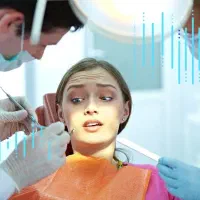 منشی برای جذب بیمار در کلینیک