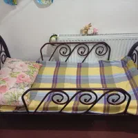 تخت بچه سالم بدون خط وخش بدون تشک