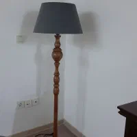 آباژور ایستاده
