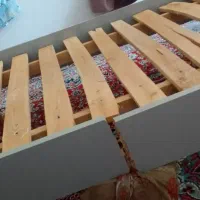 تخت نوجوان