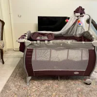 تخت پارک کنار مادر گهواره