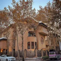 فروش خانه /حیاط۳طبقه ۱۷۴متر در ولیعصر/معلم