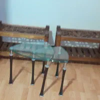 دو میز عسلی سنتی چوبی و دو میز عسلی شیشه