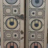 یک جفت باند اسپیکر هیولای دنای