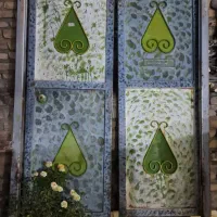 درب منزل  و پنجره