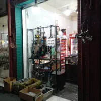 شریک برای یهگوشه از مغازه سیگار فروشی به کافه