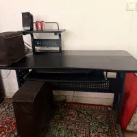 میز کامپیوتر از جنس چوب و فلز و شیشه