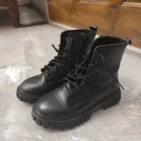 بوت بچه‌گانه و سویشرت شلوار