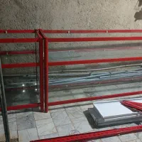 ویترین شیشه ایی