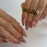 طراح ناخن پدیکوریست واصلاح کار وناخن کار