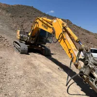 دارای بیل میکانیکی