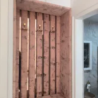 دیوارکوب و نشیمن مخمل چرم
