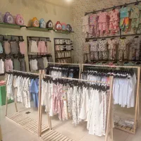 فروشنده خانم و اقا