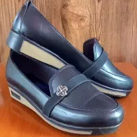 حراج ویژه کفش طبی مشکی و صندل‌های رنگی شیک