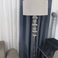 آباژور ایستاده