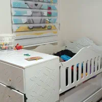 تخت و کمد بچه و صندلی بچه یا صندلی کودک|تخت و صندلی بچه|کرمانشاه, |دیوار