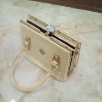 کیف|کیف، کفش، کمربند|قم, نخودی|دیوار