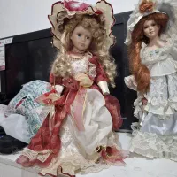 دو عدد عروسک سرامیکی  یکی از عروسک چراغ  هست